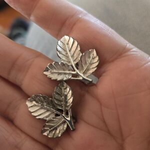 Sarah Coventry Emmons Leaves Earrings Clip on Closure Silver Tone Vintage